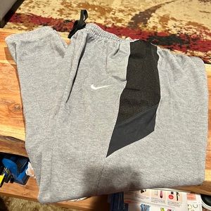 Nike Men’s Dri Fit Joggers Large